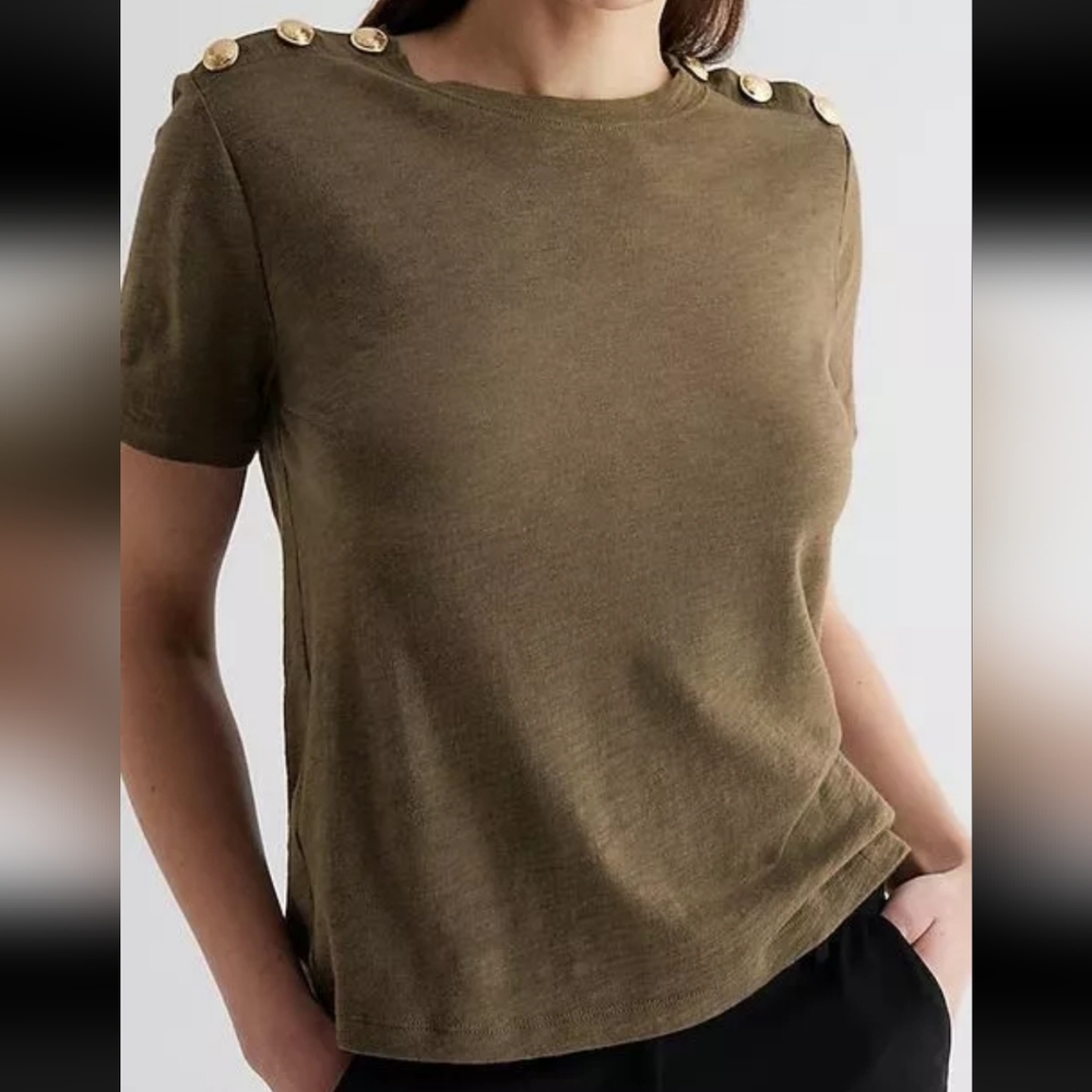 Express skimming novelty button crewneck tee